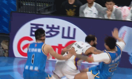 kaiyun-手感糟糕！赵睿复出6中0得0分8助攻 末节伤退离场引关注|北京|里勒|篮板|北控|大战_新浪新闻