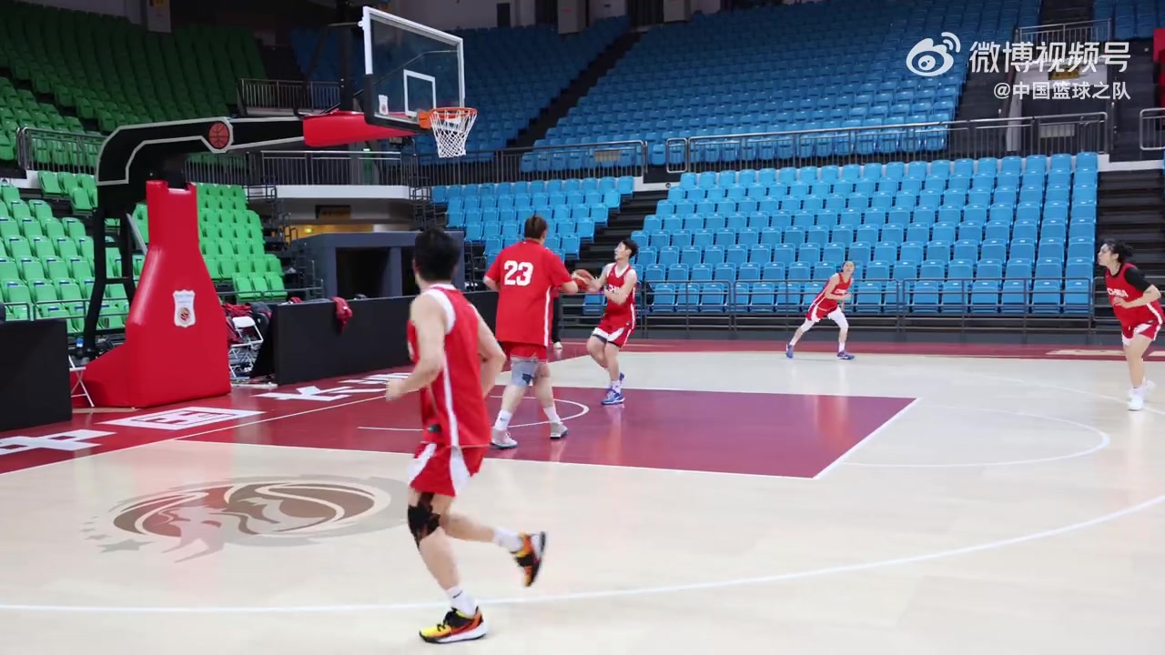 中国篮球之队晒中国女篮踩场训练视频：明日开启热身赛征程